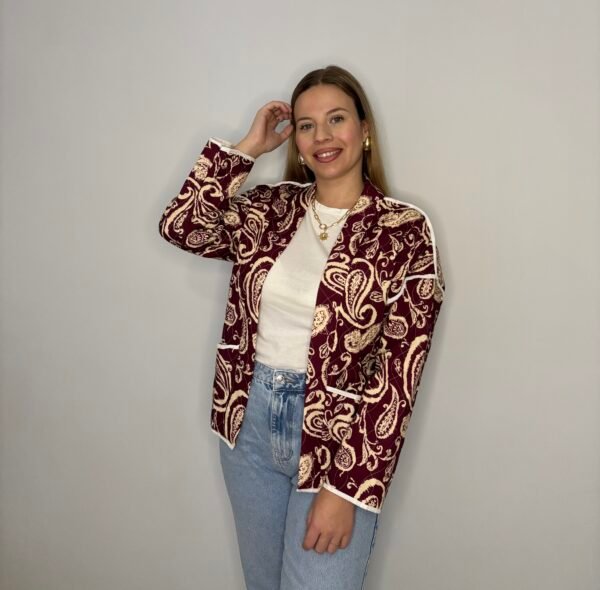CHAQUETA ESTAMPADA