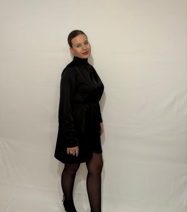 VESTIDO CORTO SATINADO - Imagen 2