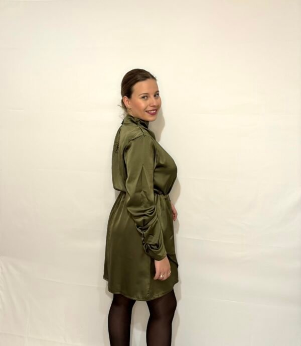 VESTIDO CORTO SATINADO