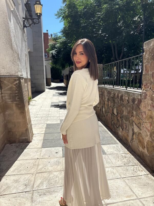 CONJUNTO CHAQUETA Y FALDA PLISADA - Imagen 3