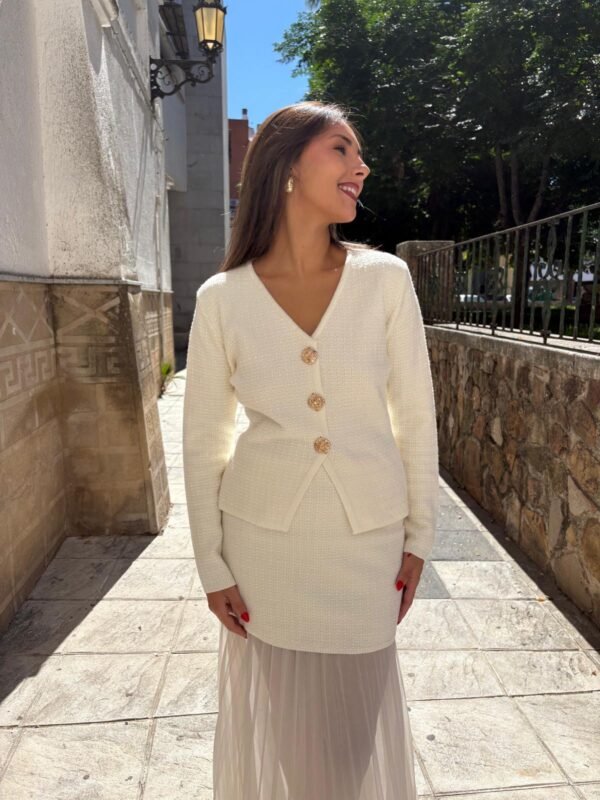 CONJUNTO CHAQUETA Y FALDA PLISADA - Imagen 2