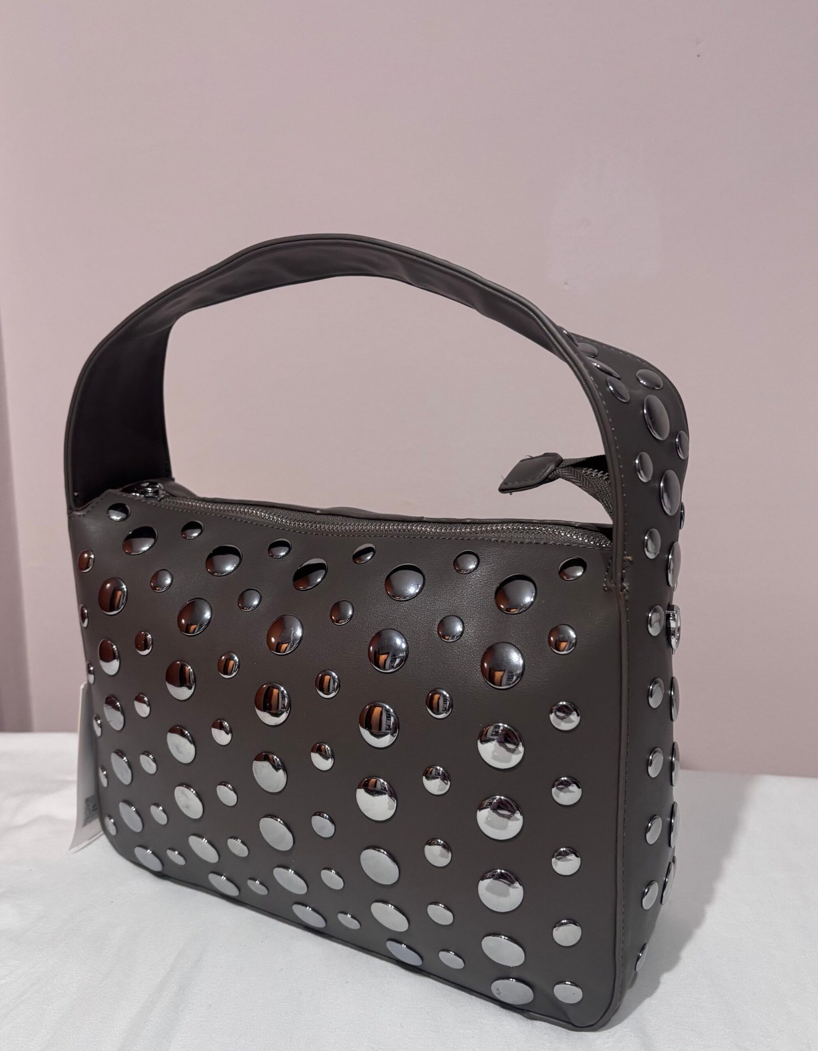 BOLSO HOMBRO TACHUELAS. BOLSO HOMBRO TACHUELAS.