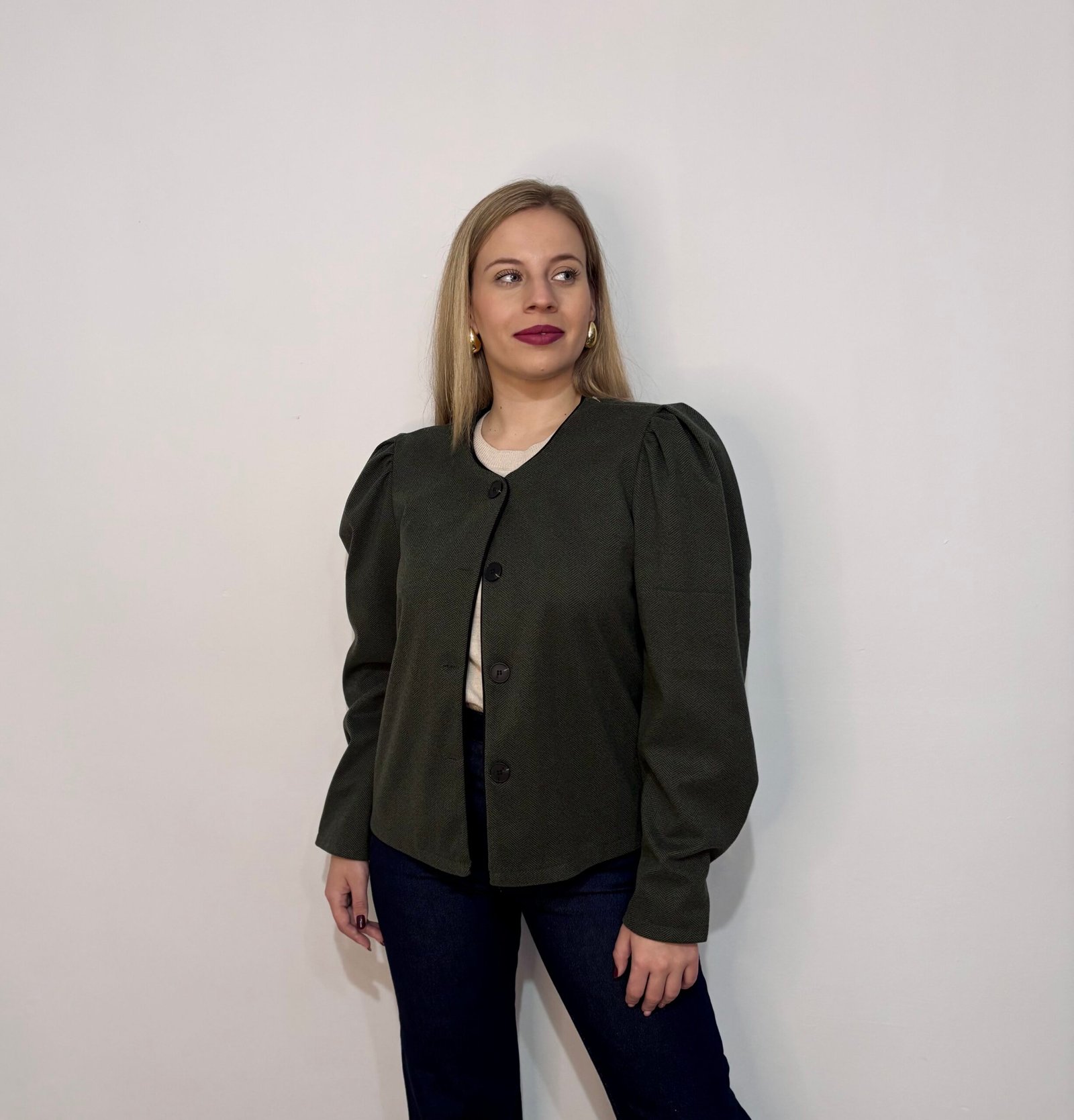 CHAQUETA MANGAS ABULLONADAS CHAQUETA MANGAS ABULLONADAS